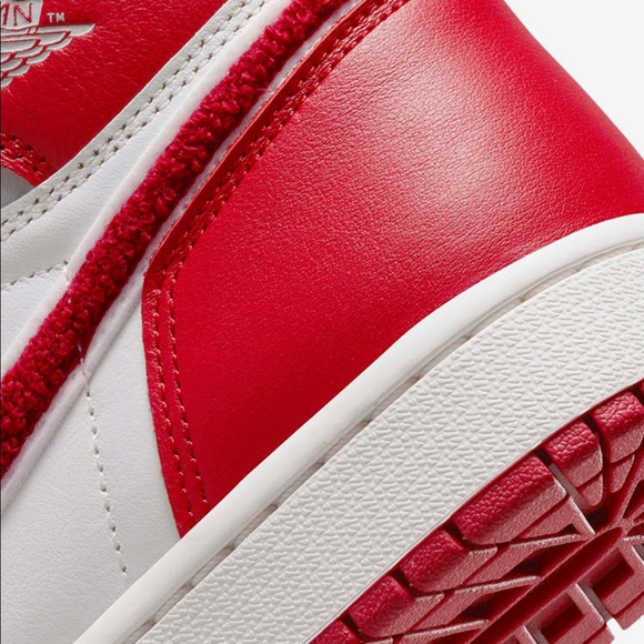 Air Jordan 1 “Varsity Red” - Picture 4 of 8